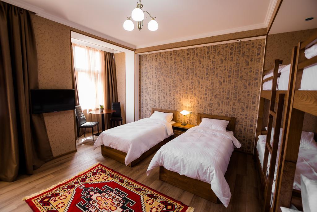 Metekhi'S Galavani Hotel تبليسي الغرفة الصورة