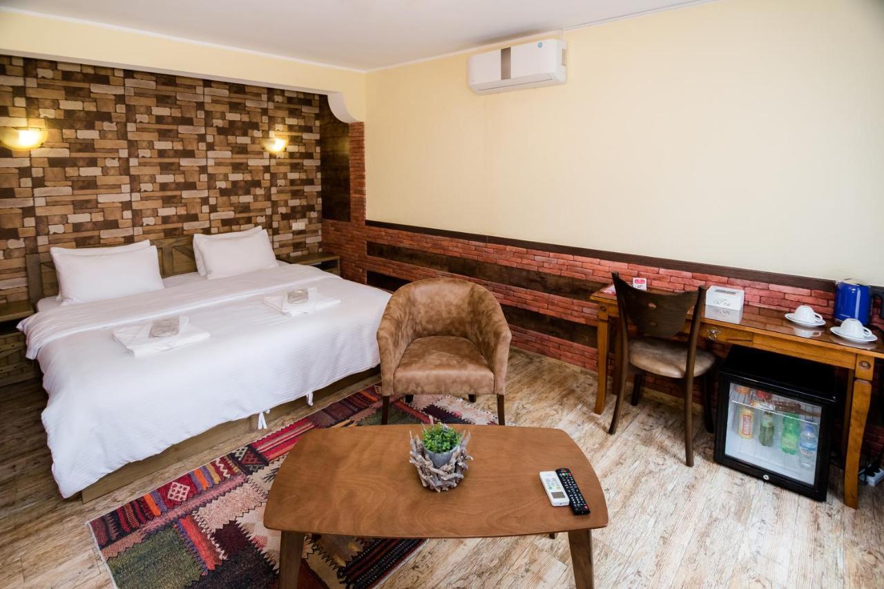 Metekhi'S Galavani Hotel تبليسي المظهر الخارجي الصورة